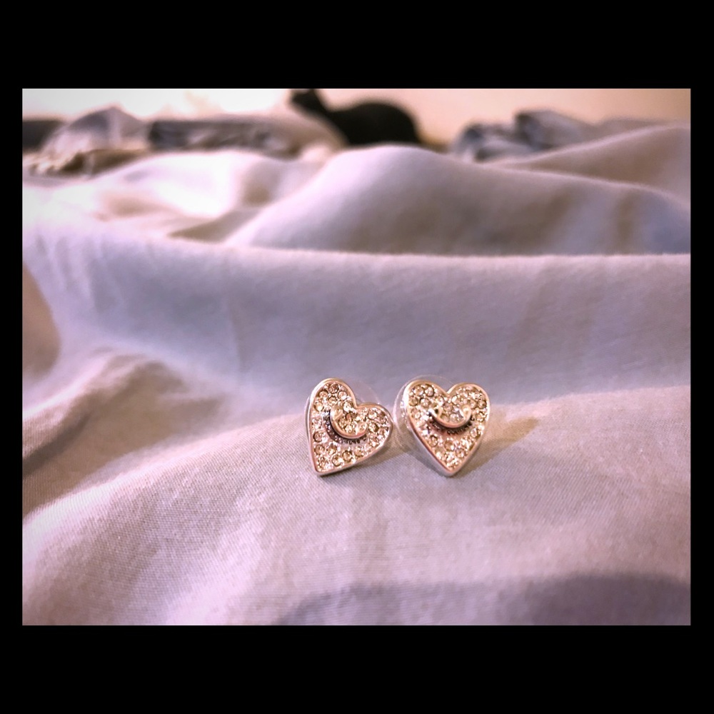 NWOT Juicy Couture Heart shaped earrings.